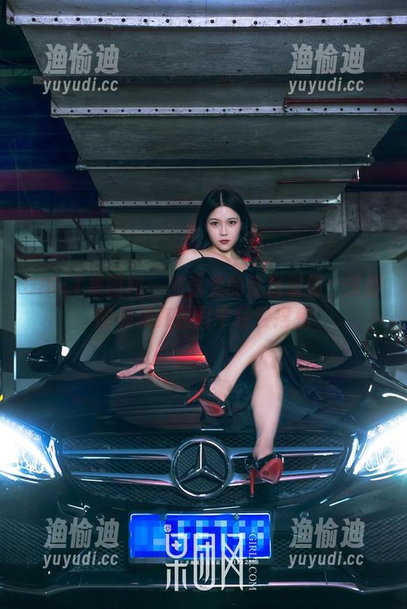 GIRLT果团网-酸酱兔 GIRLT果团网 - 酸酱兔的私房时刻:天使的羽翼在图片中轻轻摇曳