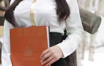 MFStar模范学院 – Yuli黄佳丽的泳池高清作品，光影交错，谁能抗拒这迷人的粼光呢？