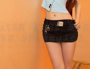 UGirls尤果网 – 红裙如梦：张馥棋的原图写真，轻轻一瞥就让人心动。