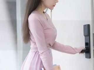 Xiuren秀人网 – 图片在线，MODEL伊若与棉袜的微妙对话，暗示多于直接
