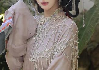 Xiuren秀人网 – lavinia肉肉少女图包精选：在阳光下，lavinia肉肉更显得迷人