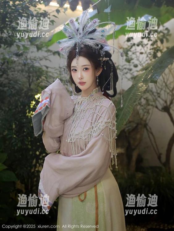 Xiuren秀人网-lavinia肉肉 Xiuren秀人网 - lavinia肉肉少女图包精选:在阳光下,lavinia肉肉更显得迷人