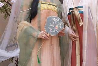 Xiuren秀人网 – 是小逗逗的黑色迷雾：每一张美图都是一场奇幻旅行