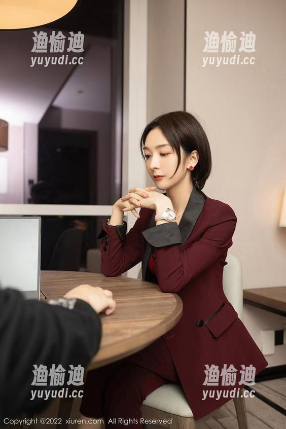 Xiuren秀人网 - 海边所见：林文文的高清写真，你会瞬间想化身风浪