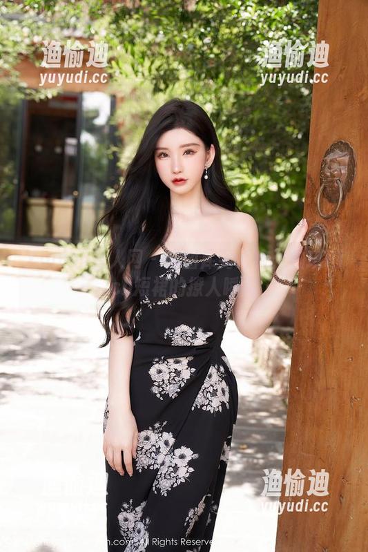 Xiuren秀人网-柚琪Rich Xiuren秀人网 - 从图库到心底:柚琪Rich短裙的撩人瞬间