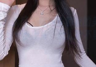 Xiuren秀人网 – 瑶啊摇的瑶的美足图包：这脚真是个小魔头，撩人得不要不要的。