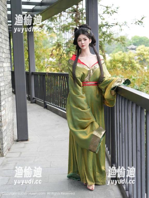 Xiuren秀人网-陈思琪 Xiuren秀人网 - 挑战传统!陈思琪的连体衣及其私房写真边缘的暧昧气息。