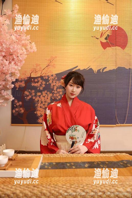 Xiuren秀人网 - 鹿小茜的吊带背后：原图和图集的喜剧穿搭记