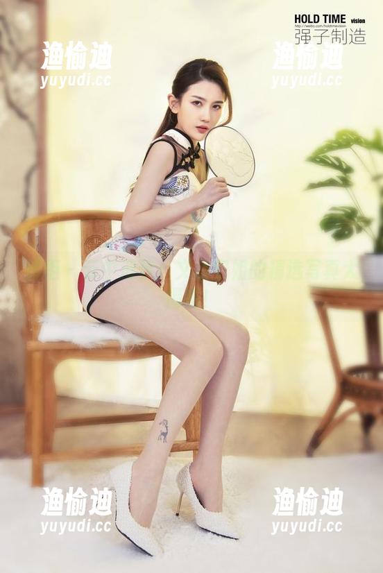丽柜-文欣 丽柜 - 云中漫步:文欣空姐的精选写真大揭秘!