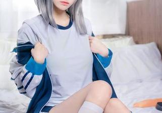 九柒喵的在线写真，少女的影子在光与影的交错中摇曳，真是让人动容！