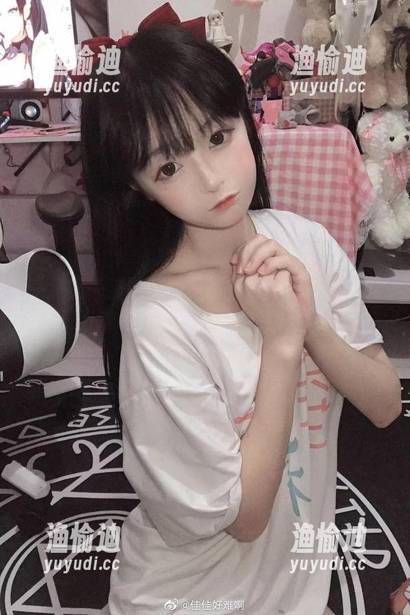 佳佳好难啊 一波又一波的蓝色吊带体操服更新:佳佳好难啊让你看运动的另一面!