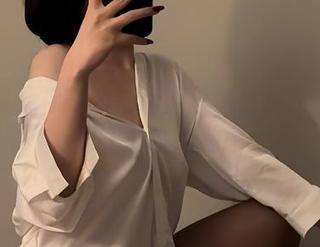 微密圈 – 保守的二舅妈丝袜合集：凉爽夏日里的性感触感