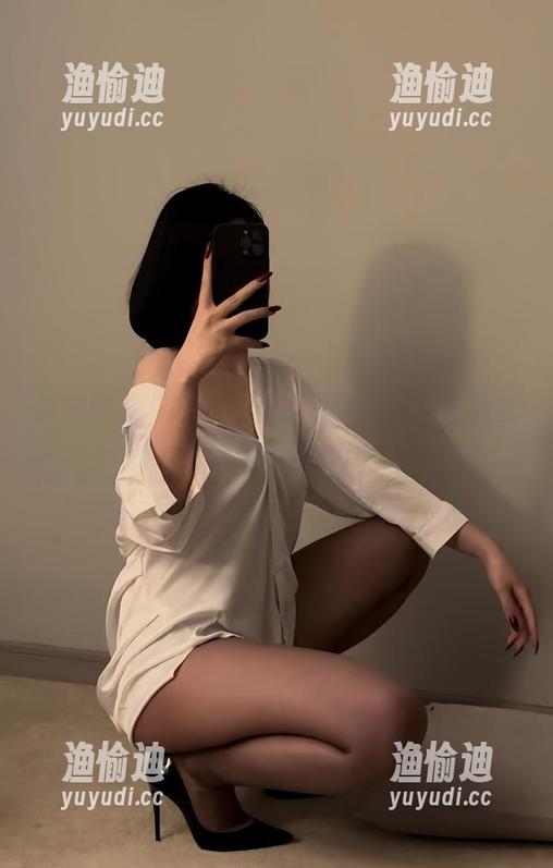 保守的二舅妈 微密圈 - 保守的二舅妈丝袜合集:凉爽夏日里的性感触感