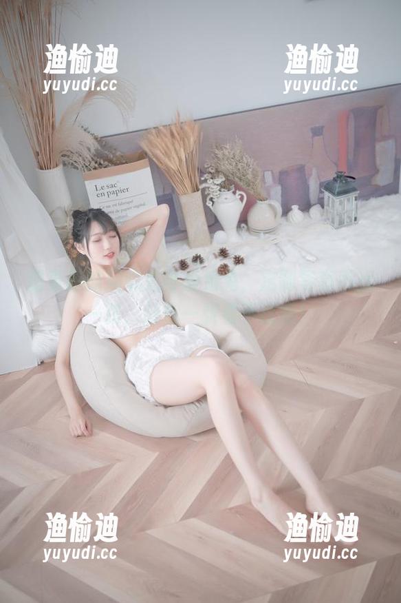 周叽是可爱兔兔 盛夏里的周叽是可爱兔兔,定制写真不止一张,让你一张看不过瘾!