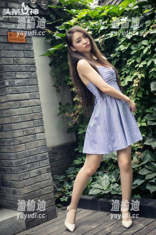 头条女神 - 来看看易阳的连体衣写真，满满的免费福利！