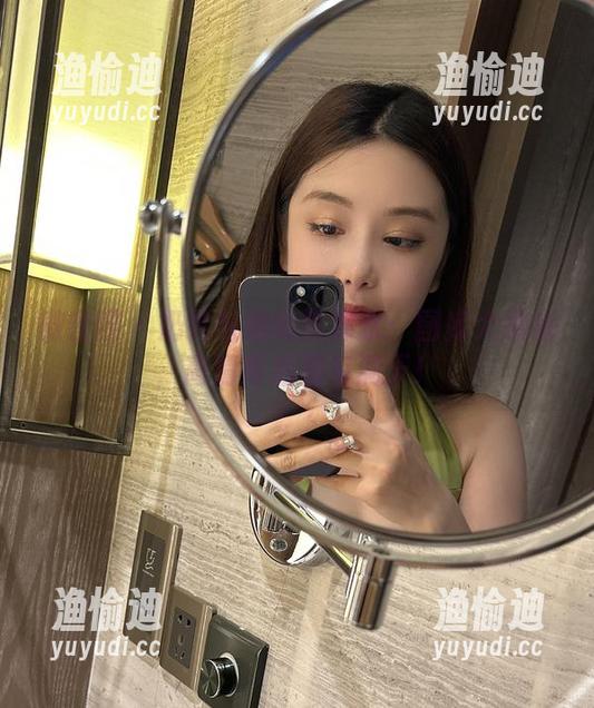 奶雯 微密圈 - 奶雯与她的死库水:图库大揭秘,高清背后别有洞天!