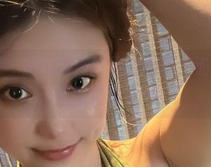 微密圈 – 奶雯的浴缸最新图册，泡着泡着就陷进去了！