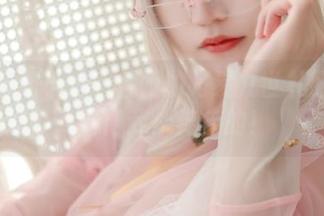 这是一组小仓千代w的路易九世礼服图片，看得我心痒痒的！
