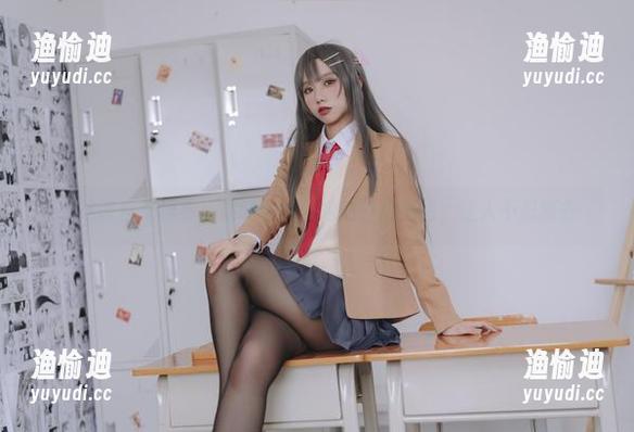 果咩酱w 在线等你来翻看:果咩酱w与她的白裙美图,让人不忍离去