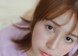 模范学院 – 谁说自拍只能美？吴思晚教你搞怪，下载她的作品集！