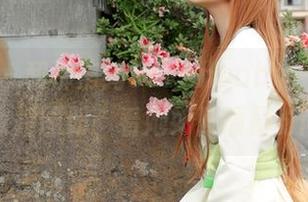 波萝社 – 和柳侑绮Sevenbaby一起翻阅连衣裙图册：看她如何颠覆时尚！