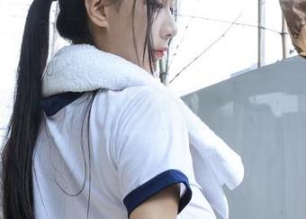 看！网盘中的浅安安：双马尾与阳光的嬉戏