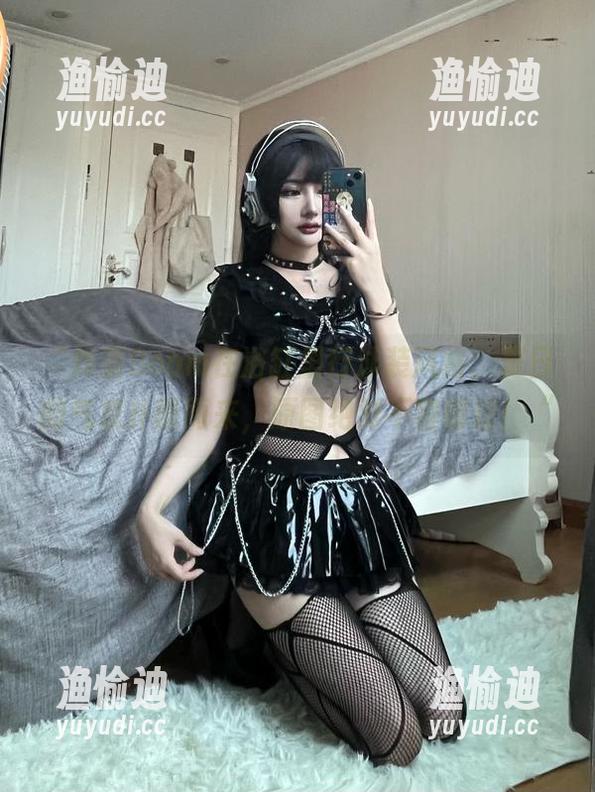 炸蛋Boom “炸蛋Boom在浴缸里行泳装风格,夏日的气息扑面而来,原图绝对不容错过!“