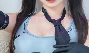 哇，这就是神楽坂真冬的裸足写真！原图让你忍不住想触碰！
