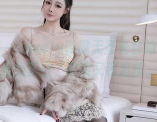 秀人网 – Lovely璐璐无圣光自拍大赏：光线直白，真实又很直接。