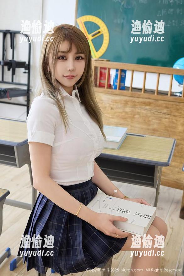 秀人网-Suki_baby 秀人网 - Suki_baby漫游居家:美图的光圈与套图的细节