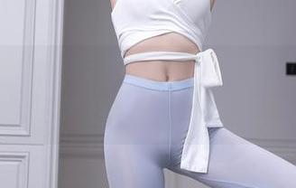 秀人网 – 女仆写真分享：抖娘利世如何把伪装变成真实的诱惑