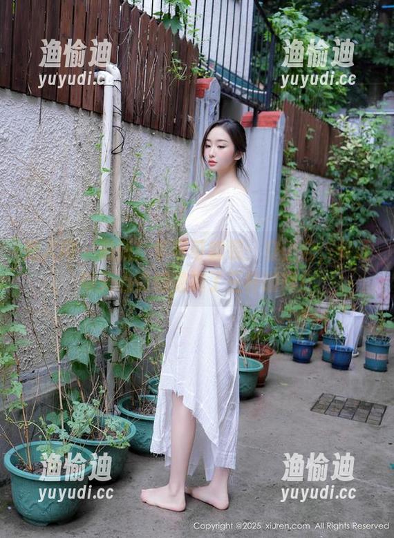 秀人网 - 最新！李可可套装：穿上它，保证每天心情都像喝了三杯咖啡！