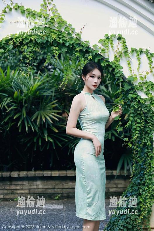 秀人网 - 林文文yooki的校服作品集：当青春遇上镜头，趣味横生！