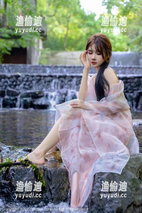 秀人网-米妮大萌萌 秀人网 - 米妮大萌萌带你畅游泳池的写真图集,清凉一夏!