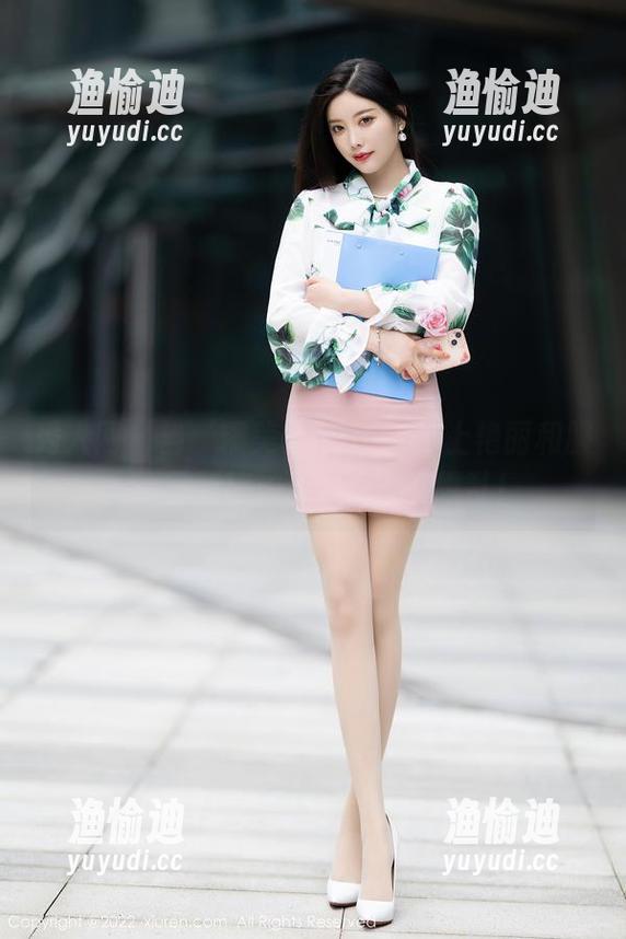 秀人网-糯美子mini 秀人网 - 当‘糯美子mini’穿上艳丽和服——三亚旅拍合集,眼花缭乱!