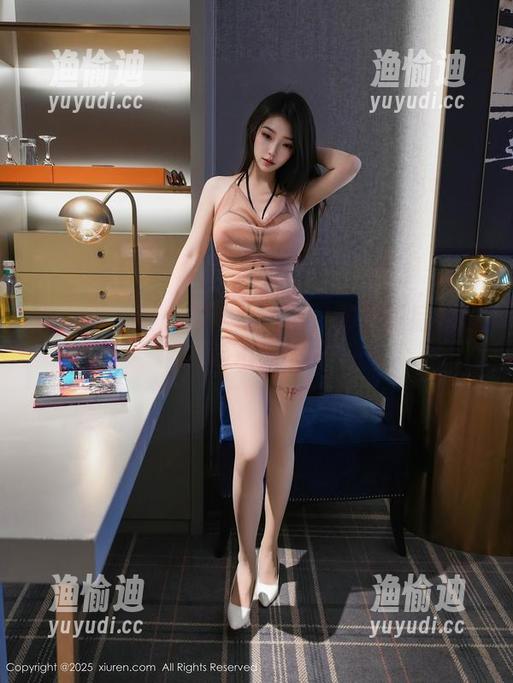 秀人网-谢小蒽 秀人网 - 谢小蒽黑丝美图,私拍背后的那些小秘密