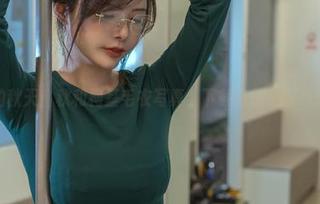 萌化你的秋天！秋和柯基毛衣写真，下载就能感受秋的拥抱！