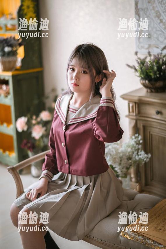 秋楚楚不秃头 在线穿越秋楚楚不秃头的黑裙正片:小心别被妆容震撼到!