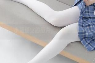 紧急企划 – 看！小恩镂空的图片，这种感觉好像透过了一扇窗