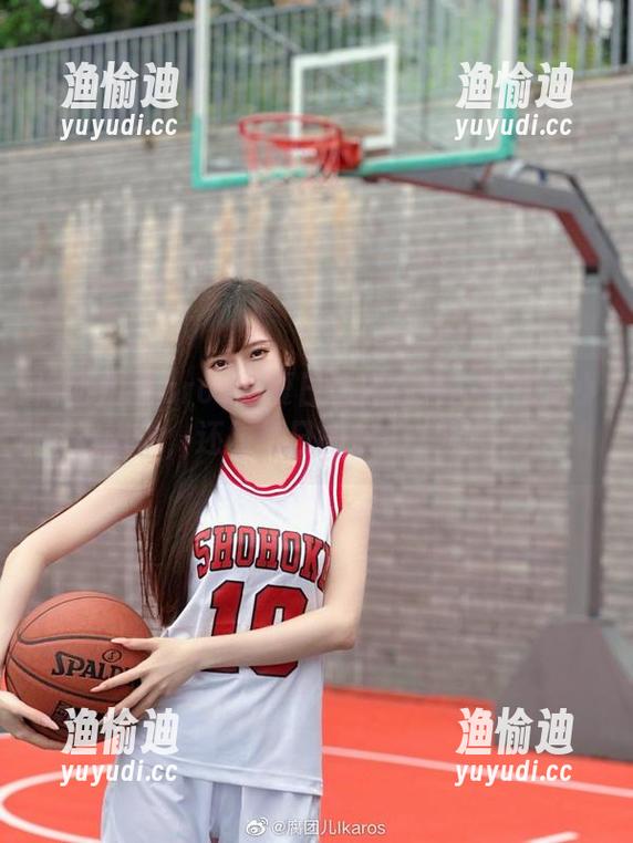 腐团儿Ikaros的夏日写真：每一帧都是小丑附体，还原夏日的欢乐“剧情”！