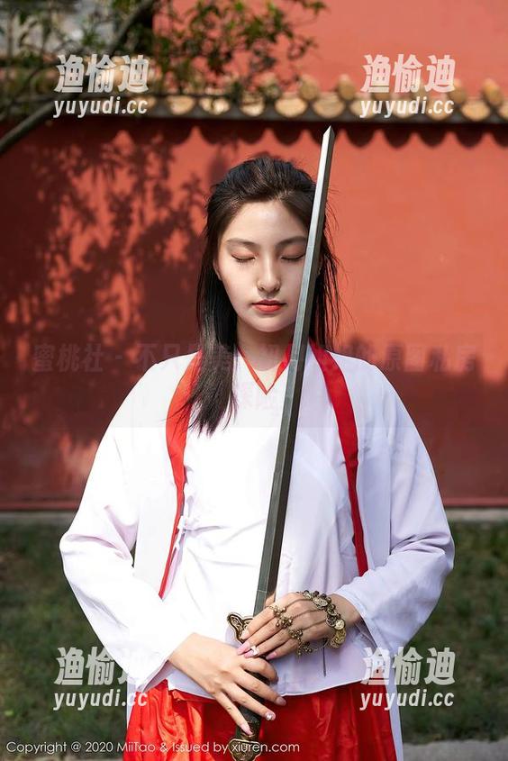 蜜桃社-初月 蜜桃社 - 不只是美:初月姐姐的原图私房探险