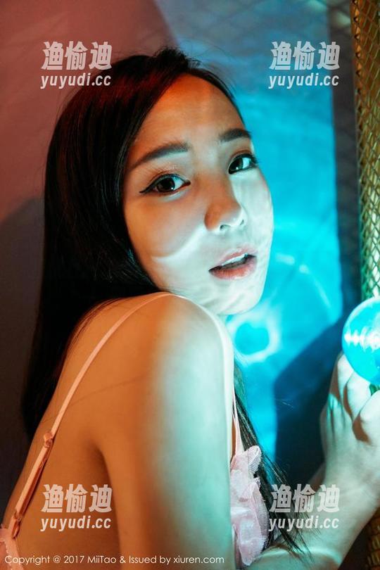 蜜桃社 - 套装中的咕噜Sweet：高清图册揭秘那些秘密时光