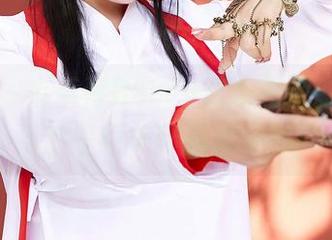 蜜桃社 – 小草莓Berry的油亮魅惑：每一张都是绝美作品集资源！