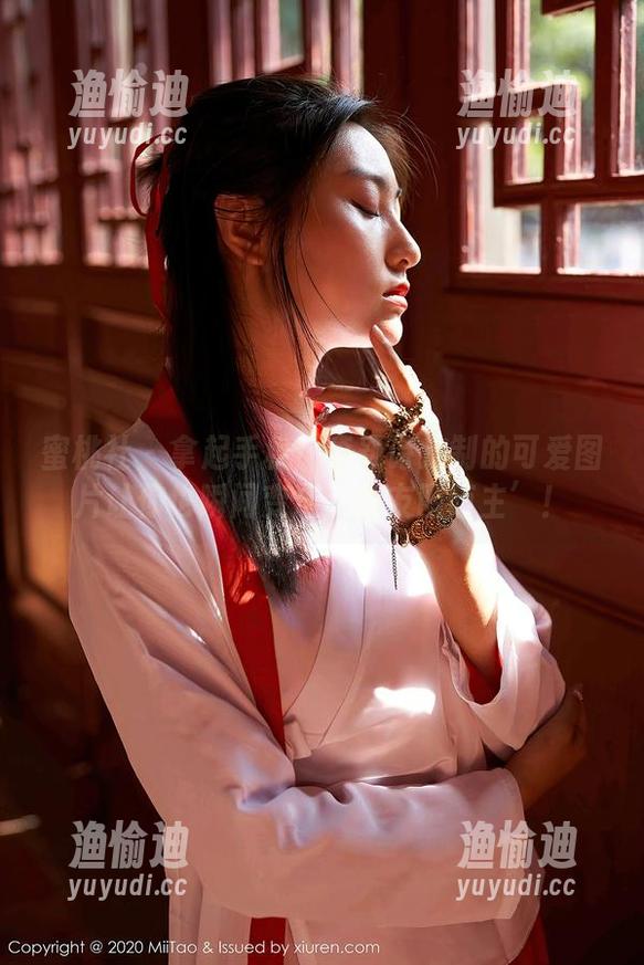 蜜桃社-李颖诗 蜜桃社 - 拿起手机!李颖诗定制的可爱图片让你也瞬间变成‘朋友圈萌主’!