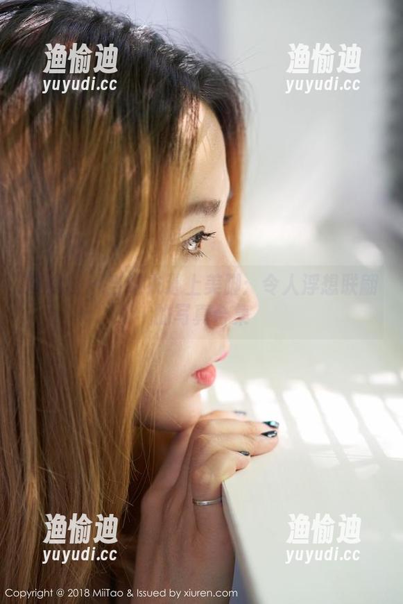 蜜桃社-结衣 蜜桃社 - 当结衣遇上美脚:令人浮想联翩的写真合集