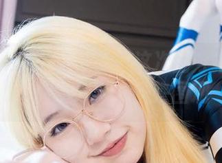 袜啵啵 – 稚予又来了！这次的分指白棉袜，最新分享，快来围观