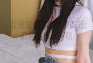 袜啵啵 – 短裙陪伴下的甜蜜时光：苏苏写真图集带你回味