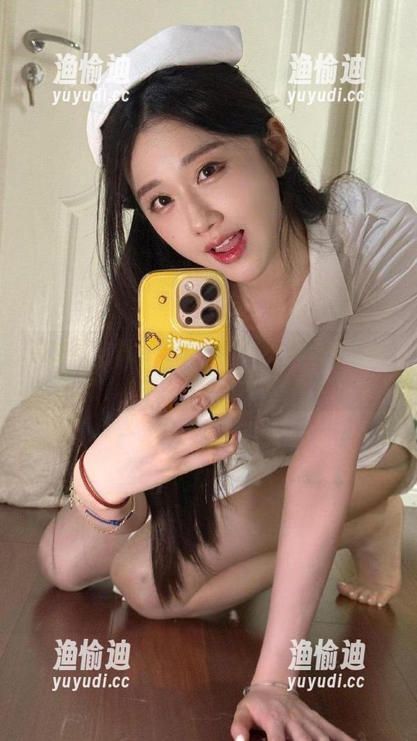 轩子巨2兔 微密圈 - 福利满分!轩子巨2兔修女写真,光影交错下的柔情