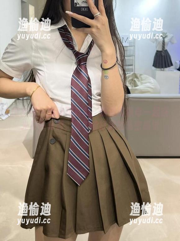 陈佩奇 微密圈 - 旗袍写真集:跟着陈佩奇一起在光影中畅游,偶尔被打扰的私密感觉