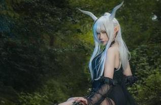 从未见过的麻花麻花酱：恶魔修女写真图包来袭，心动不已！